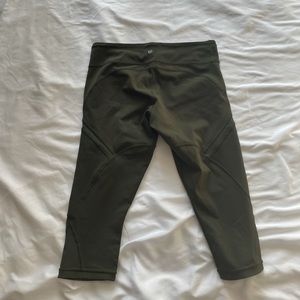 Lululemon Cropped Mesh Olive Green Leggings | Size 6 (Size Dot)